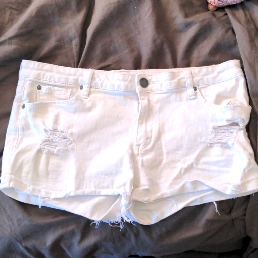 STS Blue Distressed White Shorts Ripped 98% cotton Sz 31